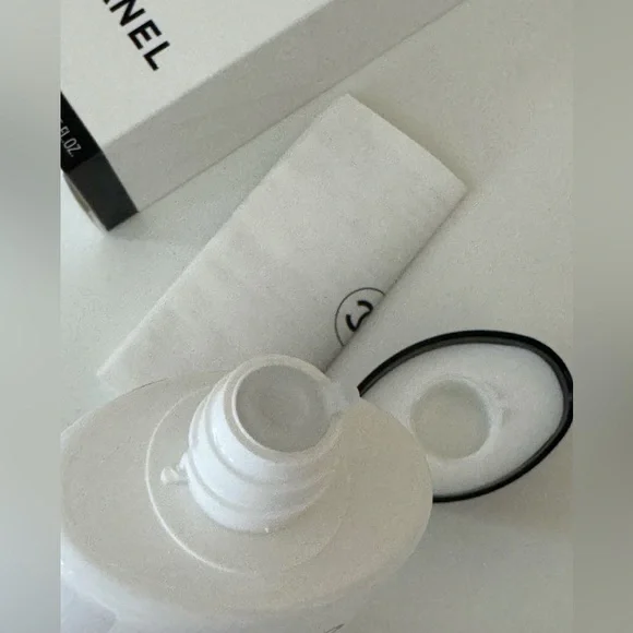 NWT Chanel La Mousse Camellia Cleansing Cream-to-Foam - Picture 5 of 7